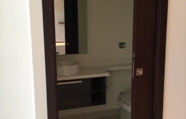 Apartment for sale in a condominium in Santa Ana.