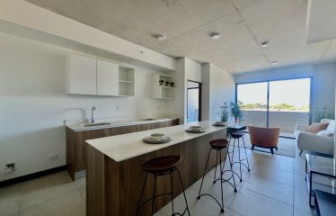 Venta de apartamento amueblado en condominio en La Uruca.