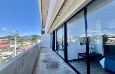 Venta de apartamento amueblado en condominio en La Uruca.