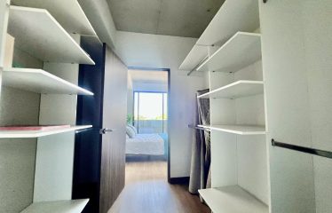 Venta de apartamento amueblado en condominio en La Uruca.