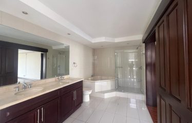 Apartment rental in a condominium in Escazú