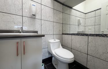 Alquiler de local comercial en Cipreses de Curridabat.