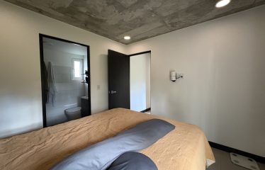 Apartamento de 3 Dormitorios en Curridabat: Jardín Privado & Conexión Aleste