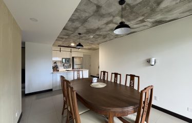 Apartamento de 3 Dormitorios en Curridabat: Jardín Privado & Conexión Aleste