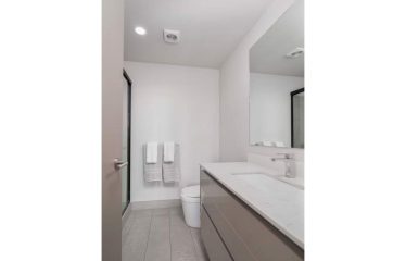 Venta de apartamento en Cosmopolitan Tower – Atardeceres Únicos y Balcón Privado en Rohrmoser