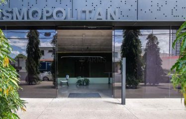 Venta de apartamento en Cosmopolitan Tower – Atardeceres Únicos y Balcón Privado en Rohrmoser