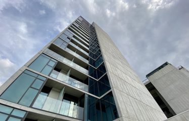 Venta de apartamento en Cosmopolitan Tower – Atardeceres Únicos y Balcón Privado en Rohrmoser