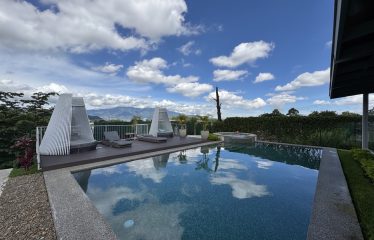 Apartamento de 3 Dormitorios en Curridabat: Jardín Privado & Conexión Aleste