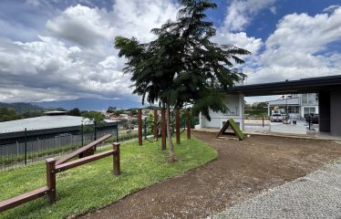 Apartamento de 3 Dormitorios en Curridabat: Jardín Privado & Conexión Aleste