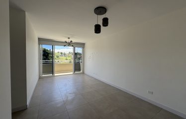 Confort y Vistas en Monte Alto: Apartamento de 3 Dormitorios en Curridabat