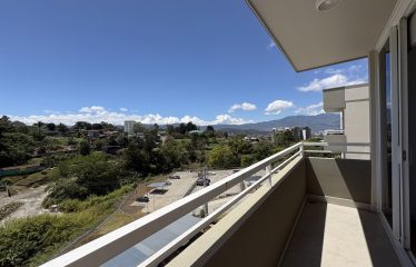 Confort y Vistas en Monte Alto: Apartamento de 3 Dormitorios en Curridabat