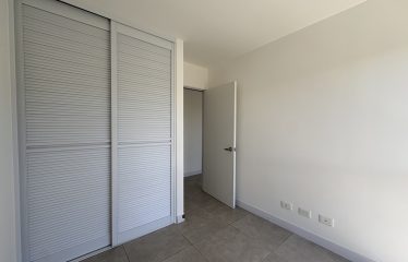 Confort y Vistas en Monte Alto: Apartamento de 3 Dormitorios en Curridabat