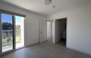 Confort y Vistas en Monte Alto: Apartamento de 3 Dormitorios en Curridabat